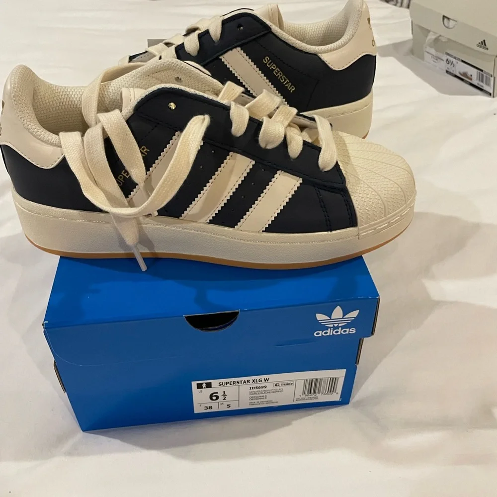 Adidas Superstar XLG Sz 6.5 NWT - Picture 2 of 6